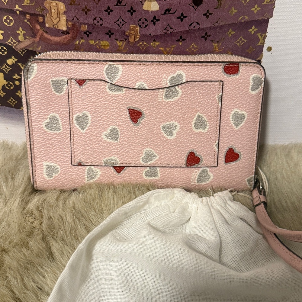 COACH Small Wristlet Clutch Leather With Heart Print Grey Pink Rare - Picture 3 of 8